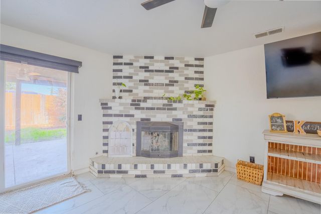 1136 W Seeger Avenue, Visalia, CA 93277