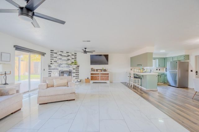 1136 W Seeger Avenue, Visalia, CA 93277