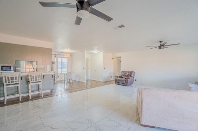 1136 W Seeger Avenue, Visalia, CA 93277