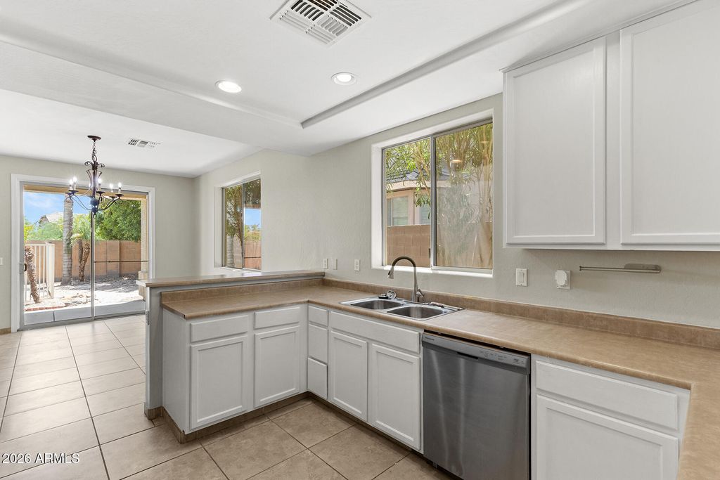 32933 N DOUBLE BAR Road, San Tan Valley, AZ 85144 — photo 4