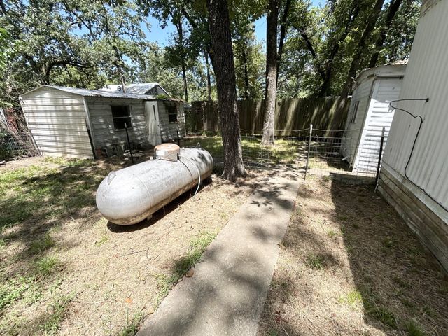 305 Live Oak Lane, Mabank, TX 75156