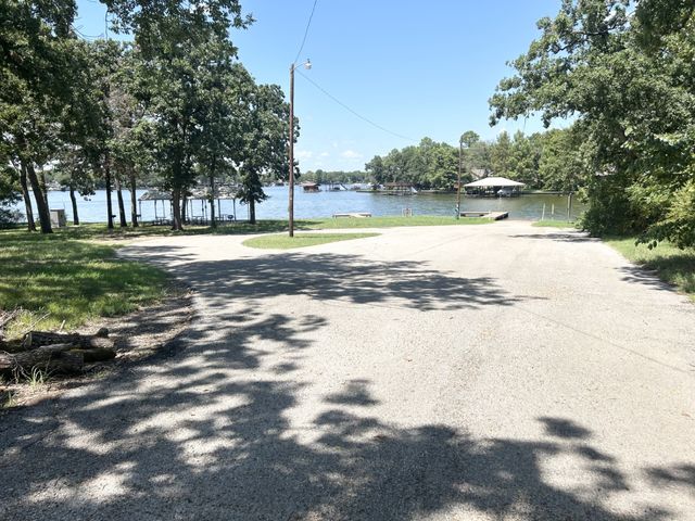 305 Live Oak Lane, Mabank, TX 75156