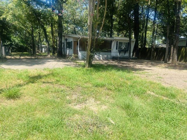 305 Live Oak Lane, Mabank, TX 75156