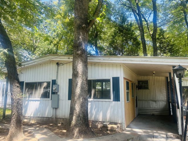 305 Live Oak Lane, Mabank, TX 75156
