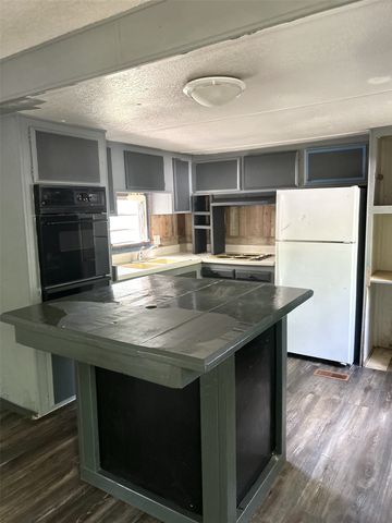 305 Live Oak Lane, Mabank, TX 75156