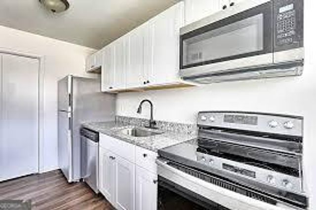 4550 Washington D4, East Point, GA 30349