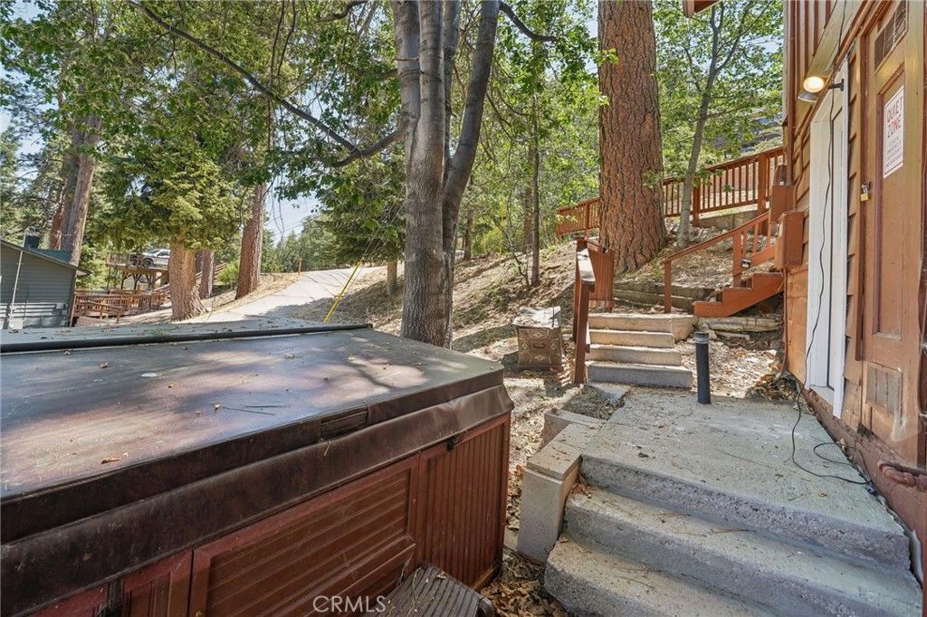 Image 25 of property listing at 944 Knickerbocker Road, Big Bear Lake, CA 92315