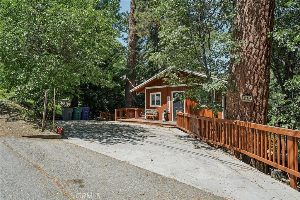 Image 2 of property listing at 944 Knickerbocker Road, Big Bear Lake, CA 92315