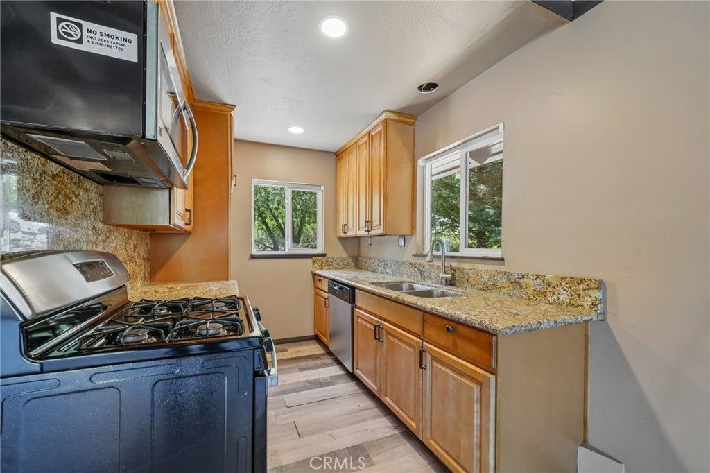 Image 7 of property listing at 944 Knickerbocker Road, Big Bear Lake, CA 92315