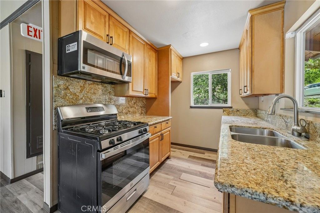 Image 8 of property listing at 944 Knickerbocker Road, Big Bear Lake, CA 92315