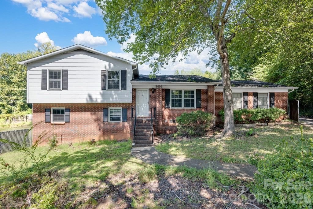 2116 Deepwood Court, Gastonia, NC 28054