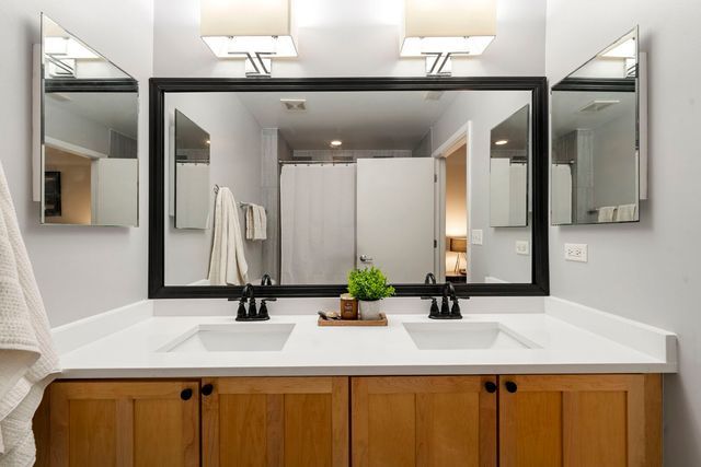 2911 N Western Avenue 513, Chicago, IL 60618