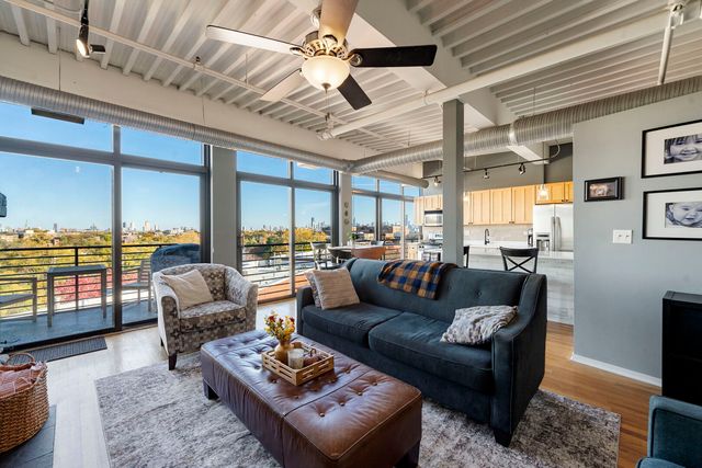 2911 N Western Avenue 513, Chicago, IL 60618