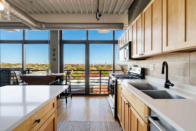 2911 N Western Avenue 513, Chicago, IL 60618