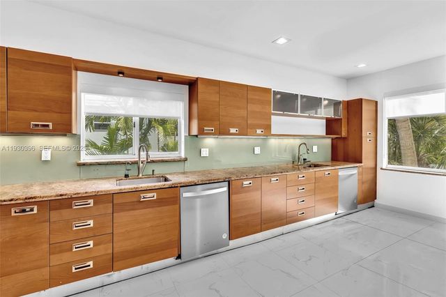 10065 Bay Harbor Ter, Bay Harbor Islands, FL 33154