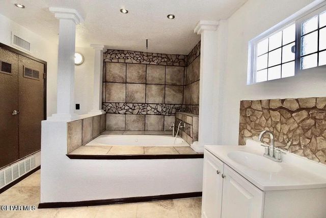 9967 Gideon Circle, Socorro, TX 79927