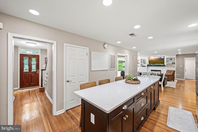 6 BRADFORD TER, Newtown Square, PA 19073