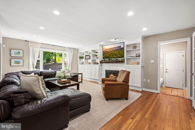 6 BRADFORD TER, Newtown Square, PA 19073