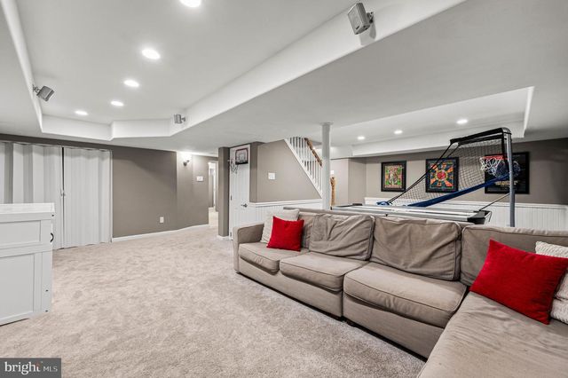 6 BRADFORD TER, Newtown Square, PA 19073