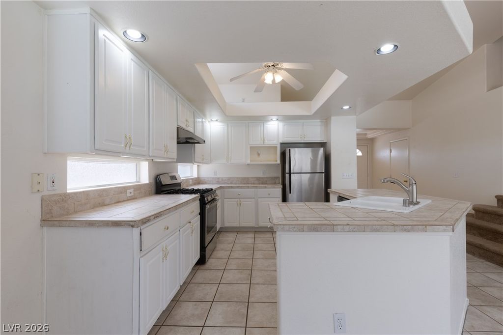 Image 6 of property listing at 9882 Silver Chimes Court, Las Vegas, NV 89183