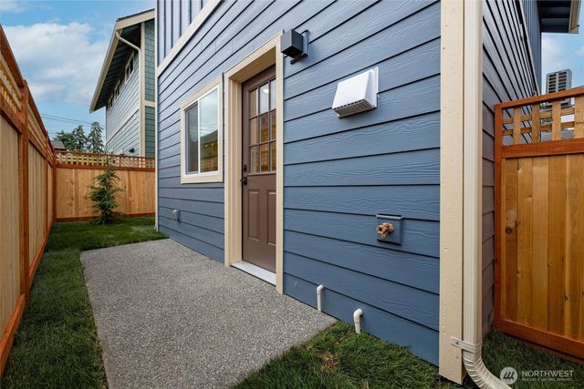 210 Carolina St, Bellingham, WA 98225