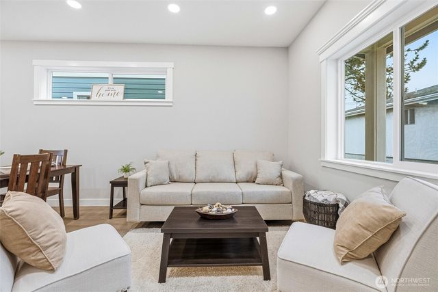 210 Carolina St, Bellingham, WA 98225