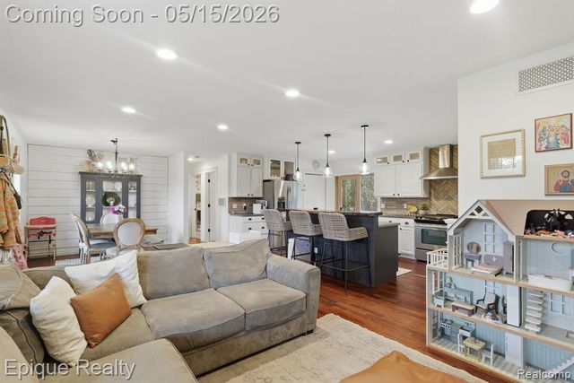 4094 E M 36, Pinckney, MI 48169
