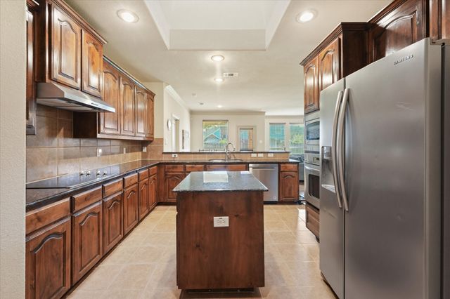 320 Gotland Drive, Grand Prairie, TX 75052
