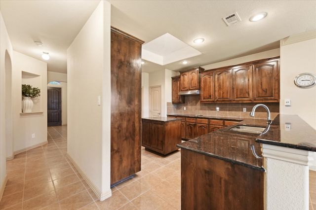 320 Gotland Drive, Grand Prairie, TX 75052