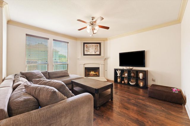 320 Gotland Drive, Grand Prairie, TX 75052