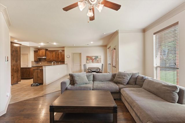 320 Gotland Drive, Grand Prairie, TX 75052
