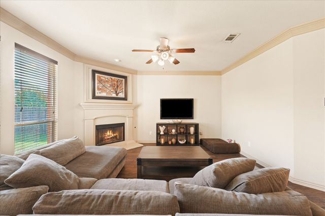 320 Gotland Drive, Grand Prairie, TX 75052