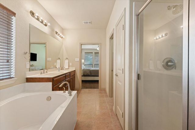 320 Gotland Drive, Grand Prairie, TX 75052