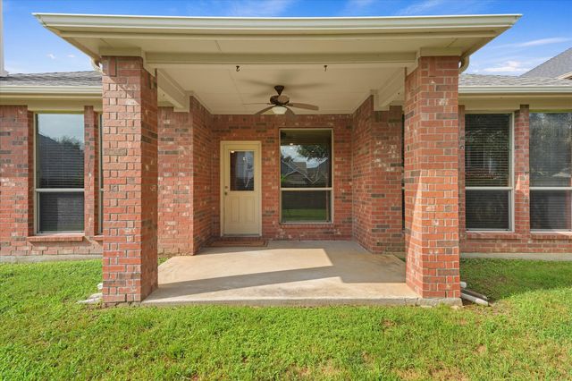 320 Gotland Drive, Grand Prairie, TX 75052
