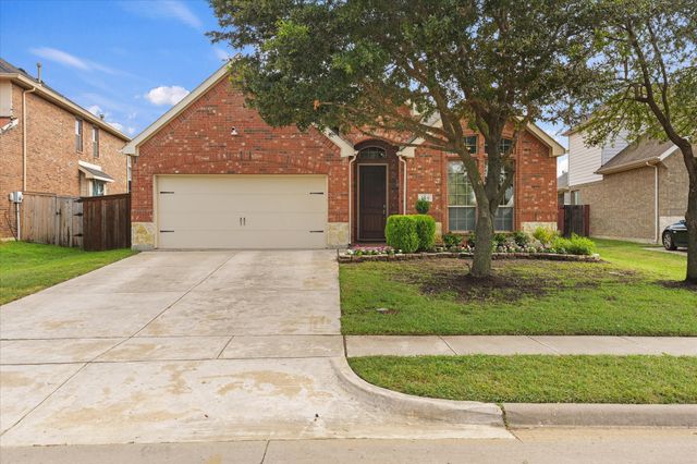 320 Gotland Drive, Grand Prairie, TX 75052