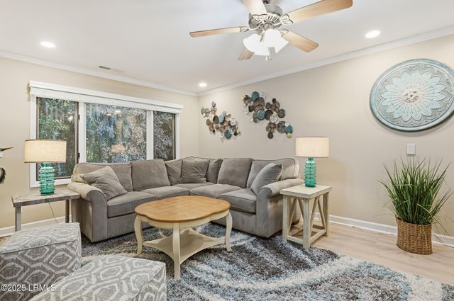 1 Gloucester Rd Apt 305, Hilton Head Island, SC 29928