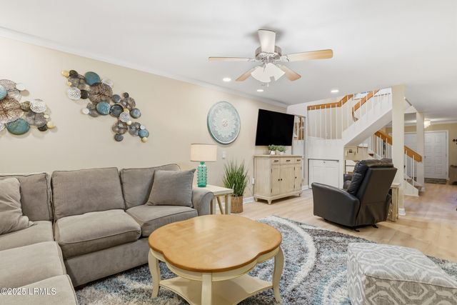 1 Gloucester Rd Apt 305, Hilton Head Island, SC 29928