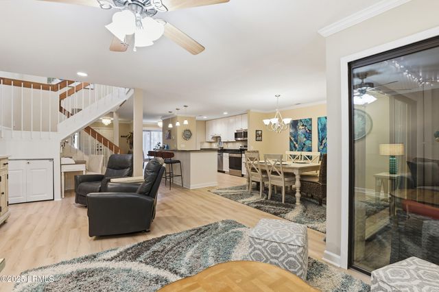 1 Gloucester Rd Apt 305, Hilton Head Island, SC 29928