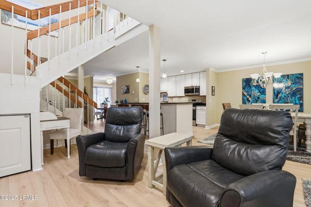 1 Gloucester Rd Apt 305, Hilton Head Island, SC 29928