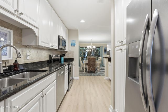 1 Gloucester Rd Apt 305, Hilton Head Island, SC 29928