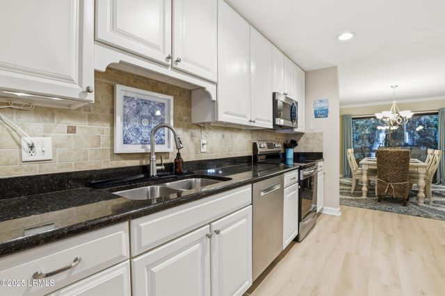 1 Gloucester Rd Apt 305, Hilton Head Island, SC 29928