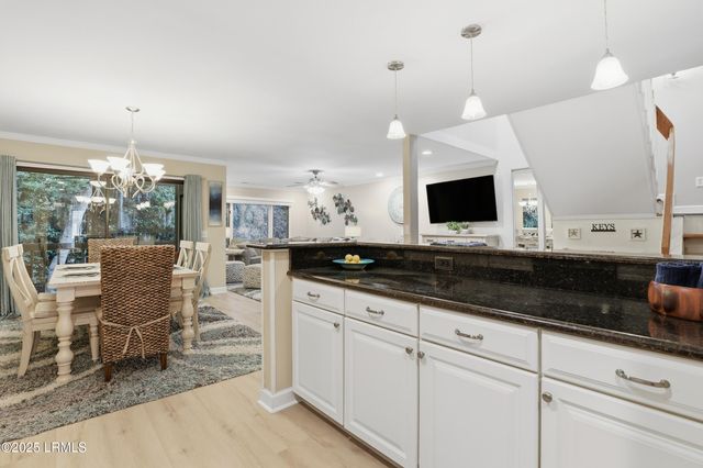 1 Gloucester Rd Apt 305, Hilton Head Island, SC 29928