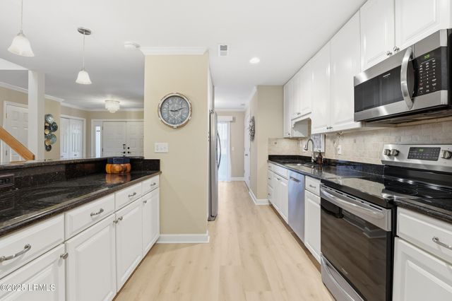 1 Gloucester Rd Apt 305, Hilton Head Island, SC 29928