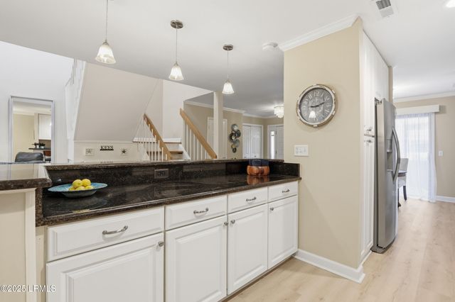 1 Gloucester Rd Apt 305, Hilton Head Island, SC 29928