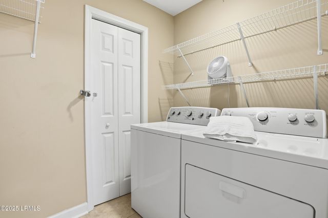 1 Gloucester Rd Apt 305, Hilton Head Island, SC 29928