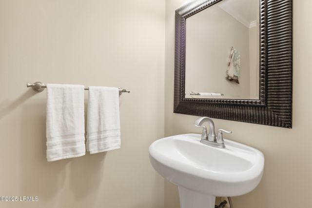 1 Gloucester Rd Apt 305, Hilton Head Island, SC 29928