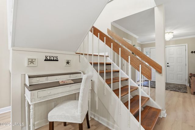 1 Gloucester Rd Apt 305, Hilton Head Island, SC 29928