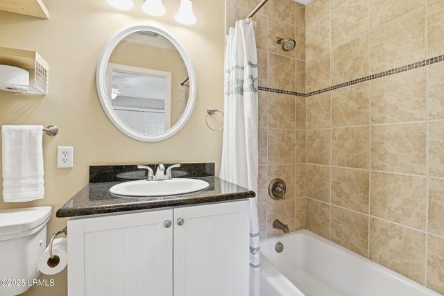 1 Gloucester Rd Apt 305, Hilton Head Island, SC 29928