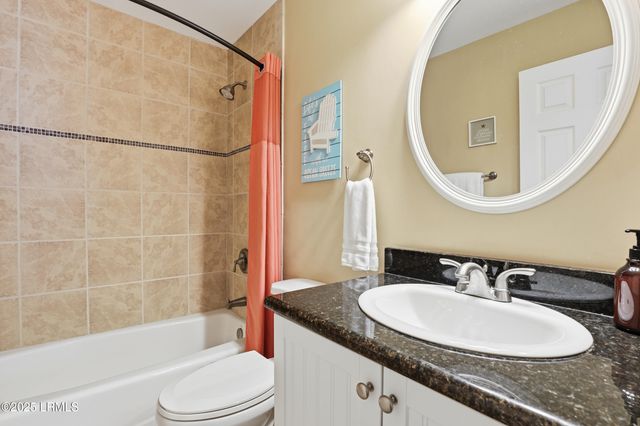 1 Gloucester Rd Apt 305, Hilton Head Island, SC 29928