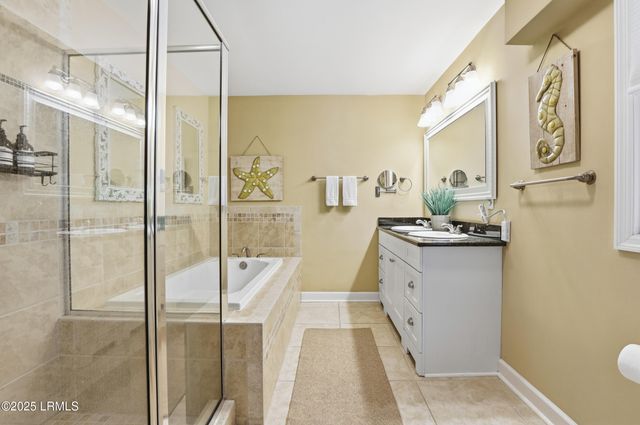 1 Gloucester Rd Apt 305, Hilton Head Island, SC 29928